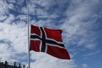 Norway Hits Russian Banks, Crypto, and Shadow Fleet in Line With EU’s 21st Package The Norwegian flag. (Source: Getty Images)