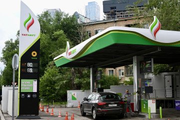 Digital Marketplaces Block Fuel Resellers as Shortages Hit Moscow A petrol station of Russia's oil company Tatneft in Moscow. (Source: Getty Images)