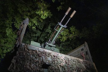 How Ukrainian Troops Used a 1950s Anti-Aircraft Gun Against Russia's Newest Banderol Missile A vehicle-mounted twin-barrel anti-aircraft gun on night duty with a Ukrainian mobile fire group. (Source: Getty Images)