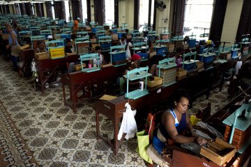 Cuba to Let Russian Firms Run Industrial Production Amid Energy Crisis Cuban cigar factory. (Source: Getty Images)