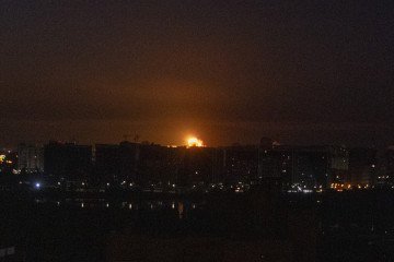 A flare lights up the sky over a residential district during a Russian attack on Kyiv on July 2, 2026. Illustrative photo. (Source: Getty Images) A flare lights up the sky over a residential district during a Russian attack on Kyiv on July 2, 2026. Illustrative photo. (Source: Getty Images)