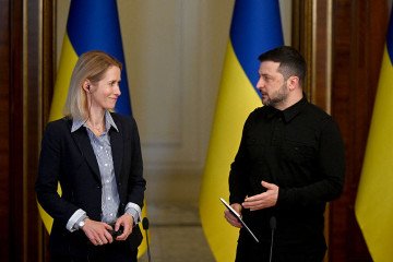 Ukraine’s President Volodymyr Zelenskyy (R) and High Representative of the European Union for Foreign Affairs and Security Policy Kaja Kallas (L) attend a joint press-conference following talks in Kyiv on October 13, 2025. (Source: Getty Images)