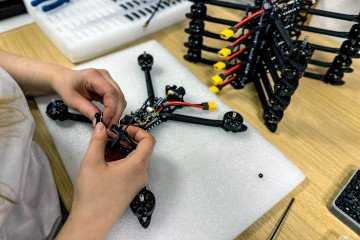 Lithuania Plans to Use Its Defense Industry to Supply Ukrainian Forces With Advanced Drones Production of the Ukrainian FPV drone "General Chereshnya." (Source: Getty Images)