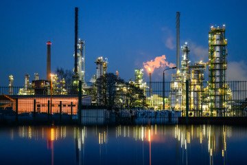 Various crude oil processing facilities on the premises of PCK-Raffinerie GmbH, Brandenburg, Schwedt/Oder, on January 21, 2026. (Source: Getty Images)
