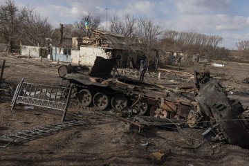 tanque ruso destruido Ucrania imagen ilustrativa pérdidas blindados Rusia guerra Ucrania hoy ofensiva rusa fracaso vehículos militares