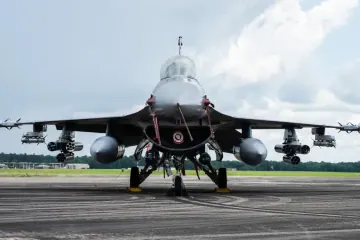 US Air Force F-16 fighter jet, equipped with six seven-round LAU-131/A pods adapted for use with APKWS missiles. (Source: US DoD)