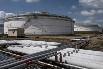 Russian Oil Deliveries to Hungary and Slovakia Resume After Ukrainian Attack on Druzhba Pipeline