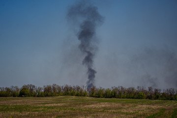 Smoke billows from the frontline city of Bakhmut, Donetsk region, on May 3, 2023. Illustrative photo.