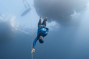 Ukrainian Freediver Sadurska Breaks Her Own World Record With 80-Meter Dive Without Fins Ukrainian Freediver Sadurska Breaks Her Own World Record With 80-Meter Dive Without Fins