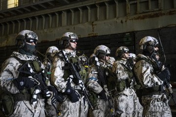 Finnis Marines prepare to board on a Swedish CB90-class fast assault craft ahead of an amphibious assault demonstration during the Nordic Response 24 military exercise on March 10, 2024. Illustrative photo. (Source: Getty Images)
