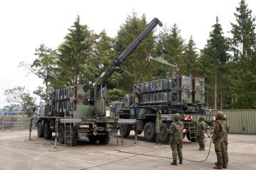 Ukraine to Receive $3.7 Billion Worth of Patriot Missiles From US-Based Raytheon Soldiers load the launcher of a Patriot air defense system during the air defense exercise “Resilient Guard 2020.” Illustrative photo. (Source: Getty Images)