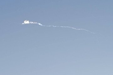 A long vapor trail left by the reported aerial target over Moscow Oblast following the alleged interception. (Source: Russian Telegram channels)