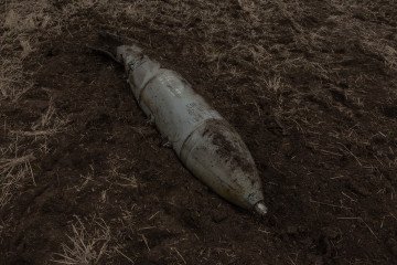 An unexploded Russian guided bomb lies in a field in Ukraine’s Dnipropetrovsk region, January 30, 2025. (Source: Getty Images)