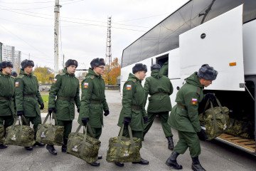 Soldados rusos desplegados en la región de Donetsk y Luhansk asisten a su ceremonia de juramentación en Rostov del Don, Rusia, el 16 de noviembre de 2024. Foto ilustrativa. (Fuente: Getty Images)