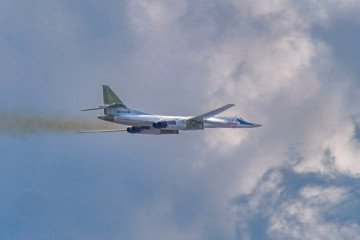 El bombardero supersónico Tu-160M "Pyotr Deynekin" en la pista de la planta de aviación de Kazán tras cinco años de trabajos de modernización.
