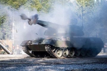 Skyranger 35 on Leopard 1 chassis firing during tests. (Photo: BlackMarine/Reddit)