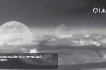 Thermal footage shows the Russian Valday radar system moments before impact, as targeted by Ukrainian drones in Chornomorske, Crimea. (Source: Ukrainian Unmanned Systems Command) Thermal footage shows the Russian Valday radar system moments before impact, as targeted by Ukrainian drones in Chornomorske, Crimea. (Source: Ukrainian Unmanned Systems Command)