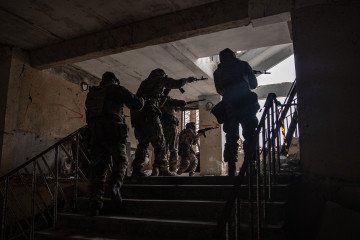 Ukrainian soldiers with airsoft guns take part in training in combat action in an urban area on January 23, 2025, in the Donetsk region, Ukraine. (Source: Getty Images)