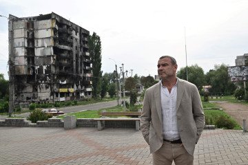 US actor, director, and screenwriter Liev Schreiber, ambassador of the UNITED24 fundraising platform, visits the destroyed center of Borodyanka on August 15, 2022. US actor, director, and screenwriter Liev Schreiber, ambassador of the UNITED24 fundraising platform, visits the destroyed center of Borodyanka on August 15, 2022.