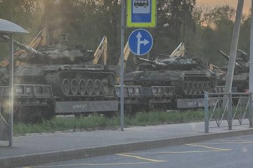 Damaged Russian T-90M tanks on the way to Uralvagonzavod.