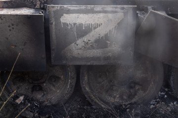 The letter “Z” is seen on a burnt, destroyed Russian tank on March 31, 2022, in Malaya Rohan, Ukraine. (Source: Getty Images)