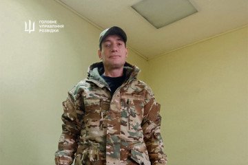 Moldovan citizen Viktor Tabyrtsa after signing a contract with the Russian military. (Source: Ukraine’s Defense Intelligence)