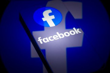 Russia Expands Extremism Crackdown to Pre-Ban Facebook and Instagram Links The Facebook logo is displayed on a smartphone screen. (Source: Getty Images)