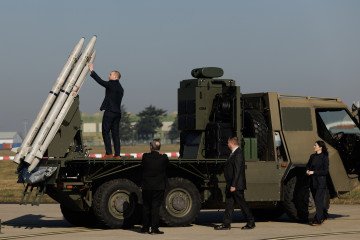 UK May Join Germany in Buying US Weapons for Ukraine, Bloomberg Reports UK May Join Germany in Buying US Weapons for Ukraine, Bloomberg Reports
