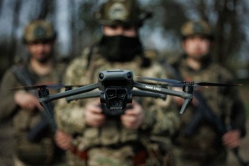 Ukrainian soldiers of the 214th Separate Assault Battalion operate a Mavic 3 Pro drone during a training exercise in Ukraine, April 18, 2025. (Source: Getty Images)