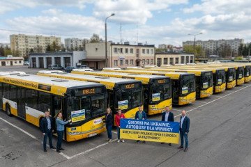Buses purchased through a Polish crowdfunding campaign stand at a depot in Kielce, Poland. The fundraiser aims to deliver public transport vehicles to Vinnytsia, Ukraine. (Source: Sikorki na Ukrainie)