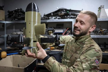 A serviceman from the SQUADRON interceptor unit of the 3rd Army Corps of the Ukrainian Armed Forces demonstrates a Ukrainian drone-interceptor Sting, October 30, 2025. (Source: REUTERS) A serviceman from the SQUADRON interceptor unit of the 3rd Army Corps of the Ukrainian Armed Forces demonstrates a Ukrainian drone-interceptor Sting, October 30, 2025. (Source: REUTERS)