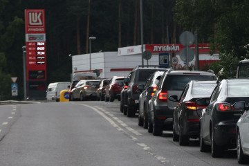 Ukrainian Drone Strikes Cut Russian Gasoline Production to 65% of Seasonal Demand Cars stand in line for gasoline at a Lukoil gas station on July 8, 2026 in Nakhabino outside of Moscow, Russia. (Source: Getty Images)