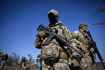 Soldiers hold rifles on Day Zero of Basic Military Training at the 118th Separate Mechanised Brigade of the Ukrainian Armed Forces on April 5, 2026. (Source: Getty Images)