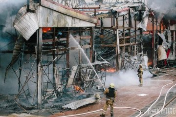 Rusia ataca Kharkiv y Odesa con drones, mata a una persona e incendia uno de los mayores mercados de Europa