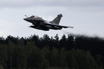 A French Rafale fighter jet takes off during a joint mission with Polish F16s at an air base in Minsk Mazowiecki on September 17, 2025. Illustrative photo. (Source: Getty Images)