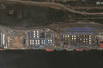 Vantor satellite image shows an overview of oil storage tanks at the Ust-Luga terminal complex. (Source: Getty Images)