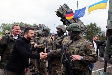 Zelenskyy and Pistorius welcome soldiers training on the Patriot anti-aircraft system