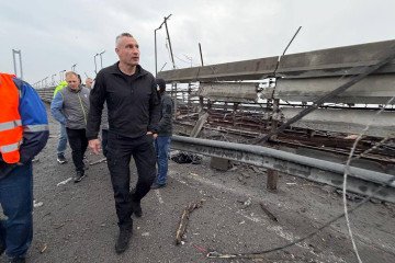 Kyiv Mayor Vitali Klitschko on a site of a Russian airstrike on Kyiv’s South Bridge, October 27, 2026. Kyiv Mayor Vitali Klitschko on a site of a Russian airstrike on Kyiv’s South Bridge, October 27, 2026.