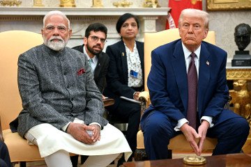 El presidente de Estados Unidos, Donald Trump, habla con la prensa durante su reunión con el primer ministro indio, Narendra Modi, en el Despacho Oval de la Casa Blanca, en Washington D. C., el 13 de febrero de 2025. (Fuente: Getty Images)