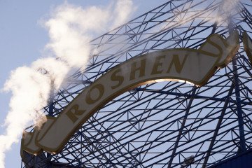 The logo "Roshen" is displayed at a factory on June 19, 2016 in Vinnytsia, Ukraine. (Source: Getty Images)