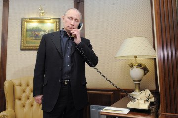 Putin Plans Ban on Incoming Calls From "Unfriendly" Countries in New Anti-Fraud Drive