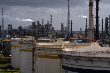 India Demands $10 Discount on Russian Oil Amid Rising Sanctions Costs India Demands $10 Discount on Russian Oil Amid Rising Sanctions Costs