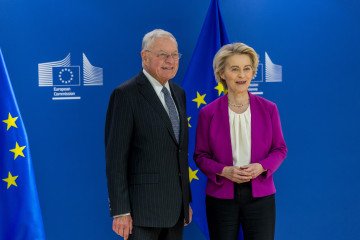 EU’s Ursula Von der Leyen Outlines Peace Conditions for Ukraine to U.S. Special Envoy Kellogg EU’s Ursula Von der Leyen Outlines Peace Conditions for Ukraine to U.S. Special Envoy Kellogg