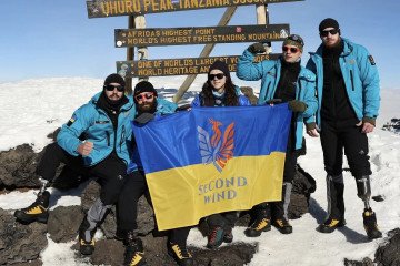 Ukrainian Soldiers With Prosthetic Limbs Make History on Mount Kilimanjaro