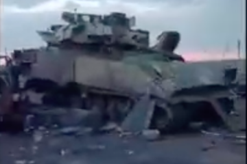 Footage Shows US Bradley Surrounded by Five Destroyed Russian Vehicles