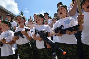 Russia Turns Youth Groups Into Propaganda Hubs With New Media Training Programs Children shout as they hold toy rifles during a military patriotic game Zarnitsa (Summer lightning) in a kindergarten in Stavropol on June 5, 2015. Illustrative photo. (Source: Getty Images)