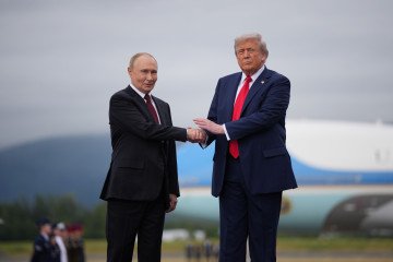 President Trump greets Russian leader Putin at Joint Base Elmendorf-Richardson in Alaska during peace talks on the war in Ukraine, August 15, 2025. (Source: Getty Images) President Trump greets Russian leader Putin at Joint Base Elmendorf-Richardson in Alaska during peace talks on the war in Ukraine, August 15, 2025. (Source: Getty Images)