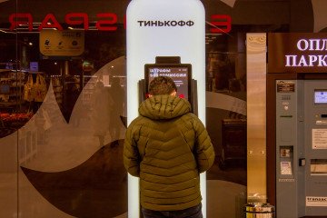 Russian Banks Begin Blocking Large ATM Cash Withdrawals