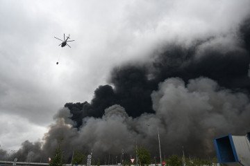 What’s Behind the US-French Intelligence Effort Powering Ukraine’s Deep Strikes A firefighting helicopter is carrying water as black smoke billows from the area of Gazprom Neftâs Moscow oil refinery. (Source: Getty Images)