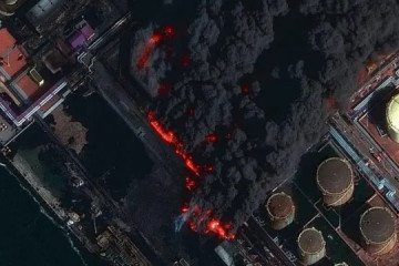 Fire in the oil port of Ust-Luga. (Source: Getty Images)